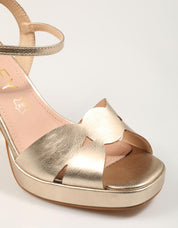 SANDALIAS AZAREY SANDALIA GOLD en color Oro