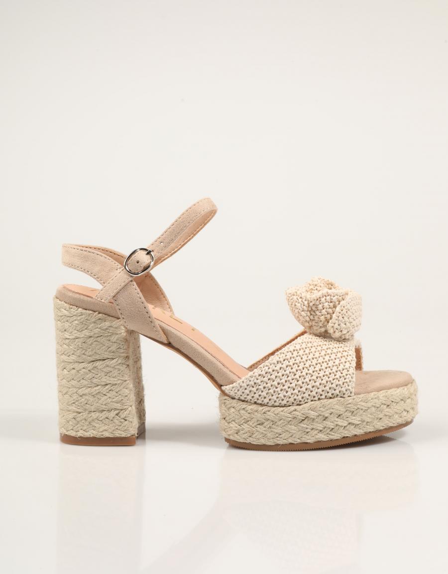SANDALIAS AZAREY SANDALIA BEIGE en color Beige
