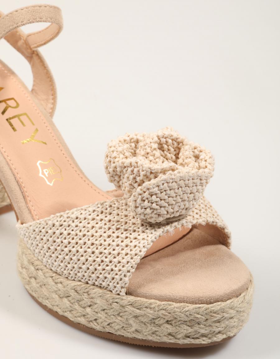 SANDALIAS AZAREY SANDALIA BEIGE en color Beige