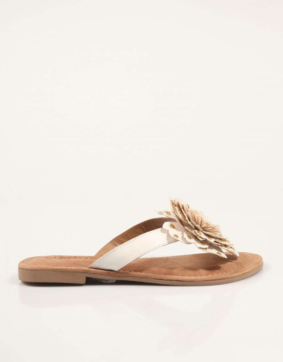 SANDALIAS LAZAMANI KIRA FLOWER STUDS WHITE en color Blanco