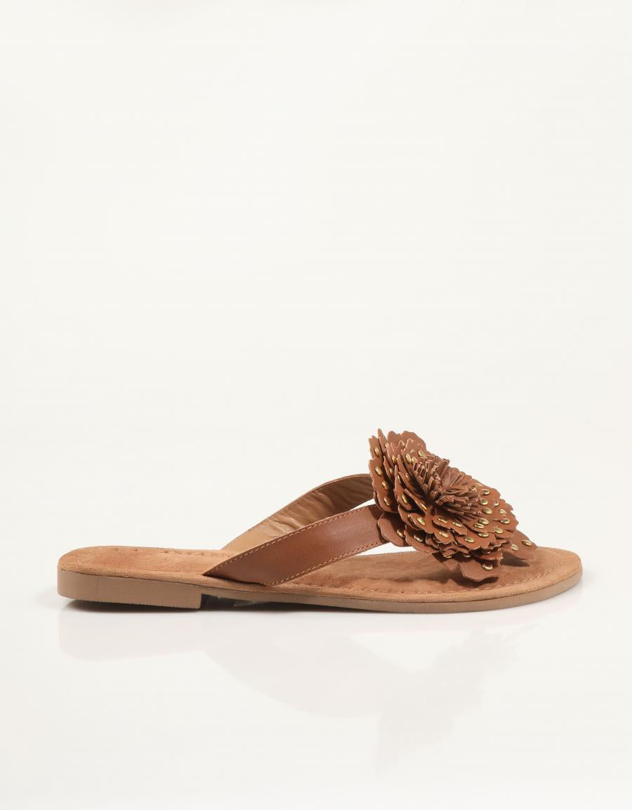 SANDALIAS LAZAMANI KIRA FLOWER STUDS TAN en color Cuero