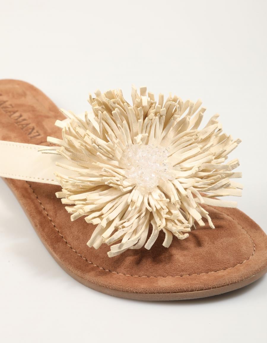SANDALIAS LAZAMANI ROZA FLOWER OFF WHITE en color Beige