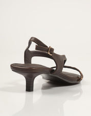 SANDALIAS TOP 3 SANDALIA TACON MOKA en color Marron