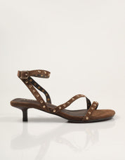 SANDALIAS TOP 3 SANDALIA TACHAS MOKA en color Marron
