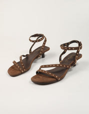 SANDALIAS TOP 3 SANDALIA TACHAS MOKA en color Marron