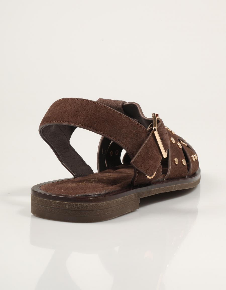 SANDALIAS TOP 3 ROMANA TACHAS MOKA en color Marron