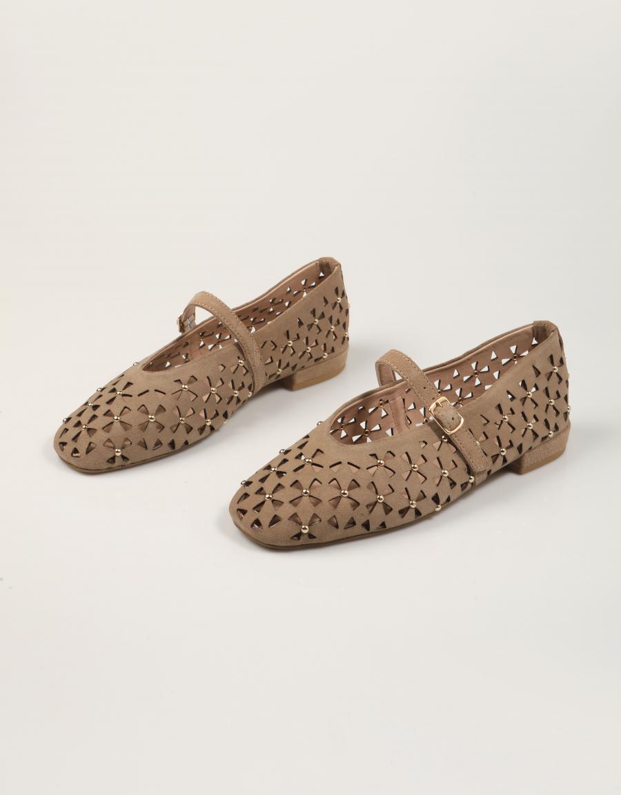 ZAPATOS SPORT TOP 3 BAILARINA REMACHES CAPUCHINO en color Cuero