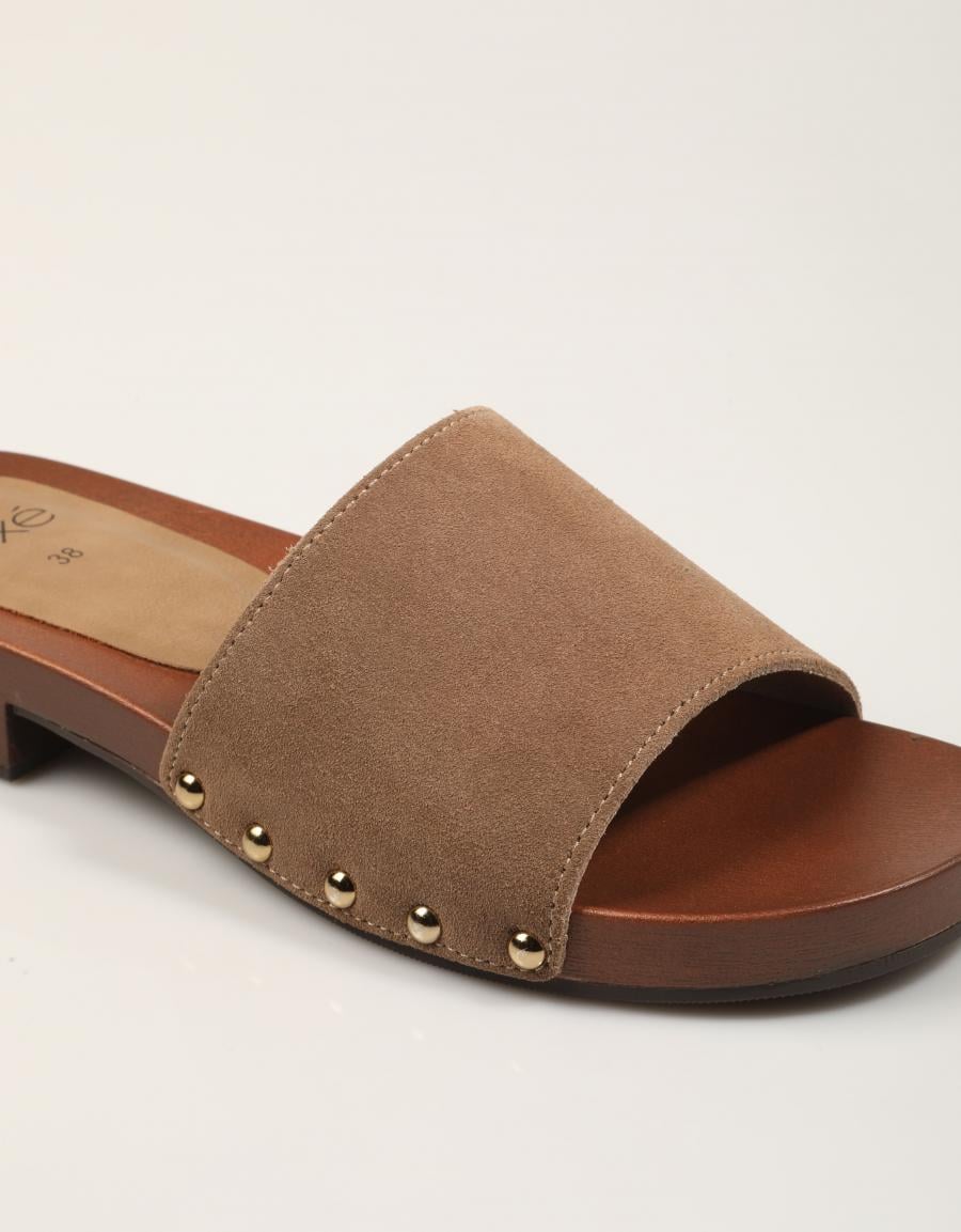 SANDALIAS EXE MADERA LISA TAUPE en color Taupe