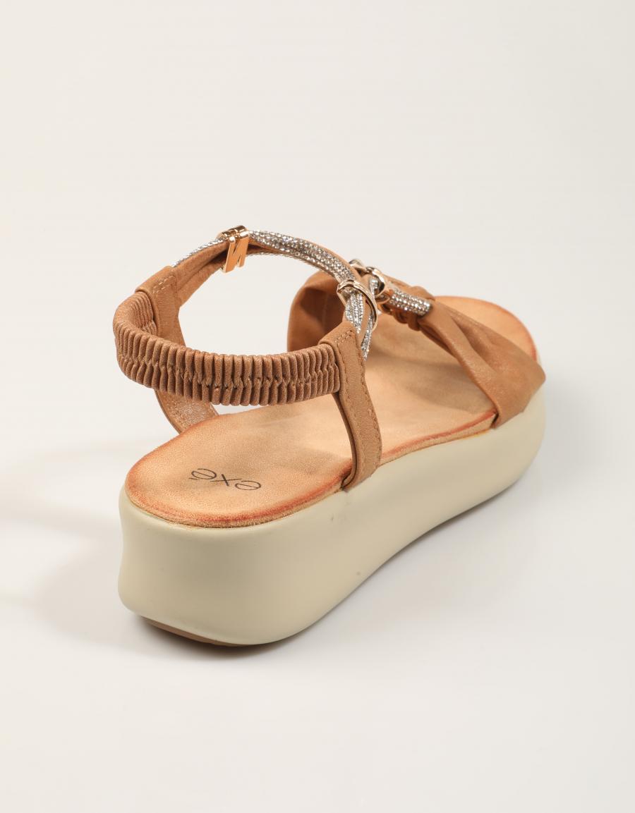 SANDALIAS EXE SANDALIA STRASS CAMEL en color Cuero