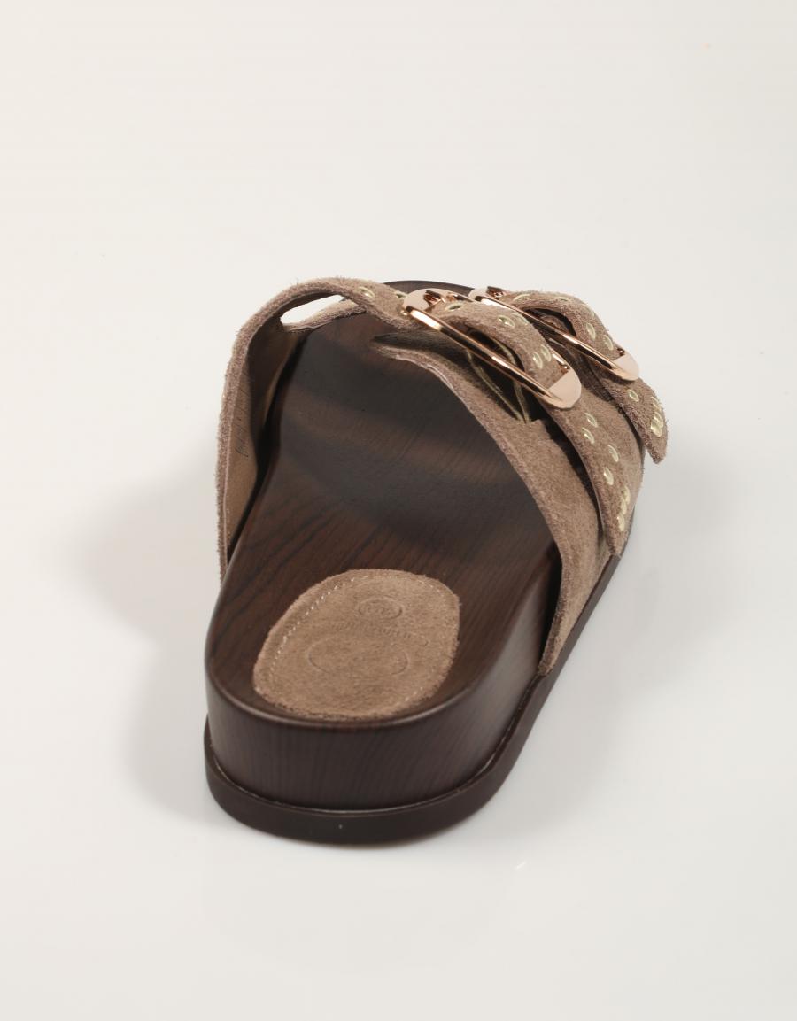 SANDALIAS CARMINA HILTON BIO REMACHES TAUPE en color Taupe