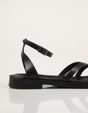 SANDALIAS PORRONET SANDALIA TIRAS NEGRO en color Negro
