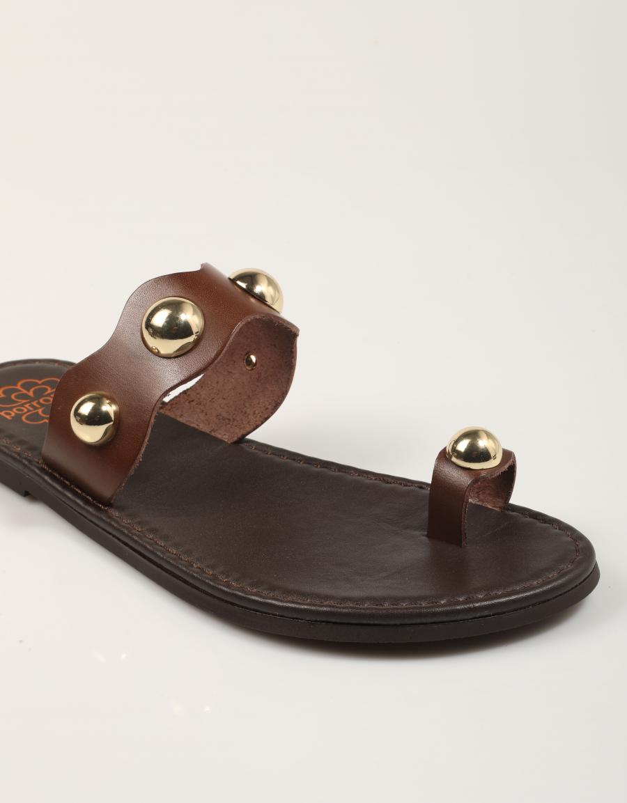 SANDALIAS PORRONET SANDALIA BOLAS REMACHES MOKA en color Marron