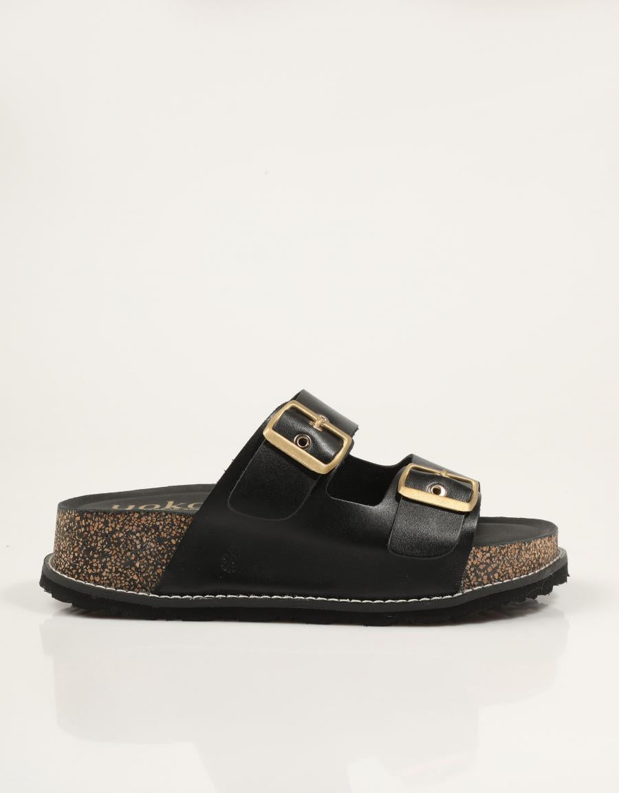 SANDALIAS YOKONO OCA 013 NAPA NEGRO en color Negro