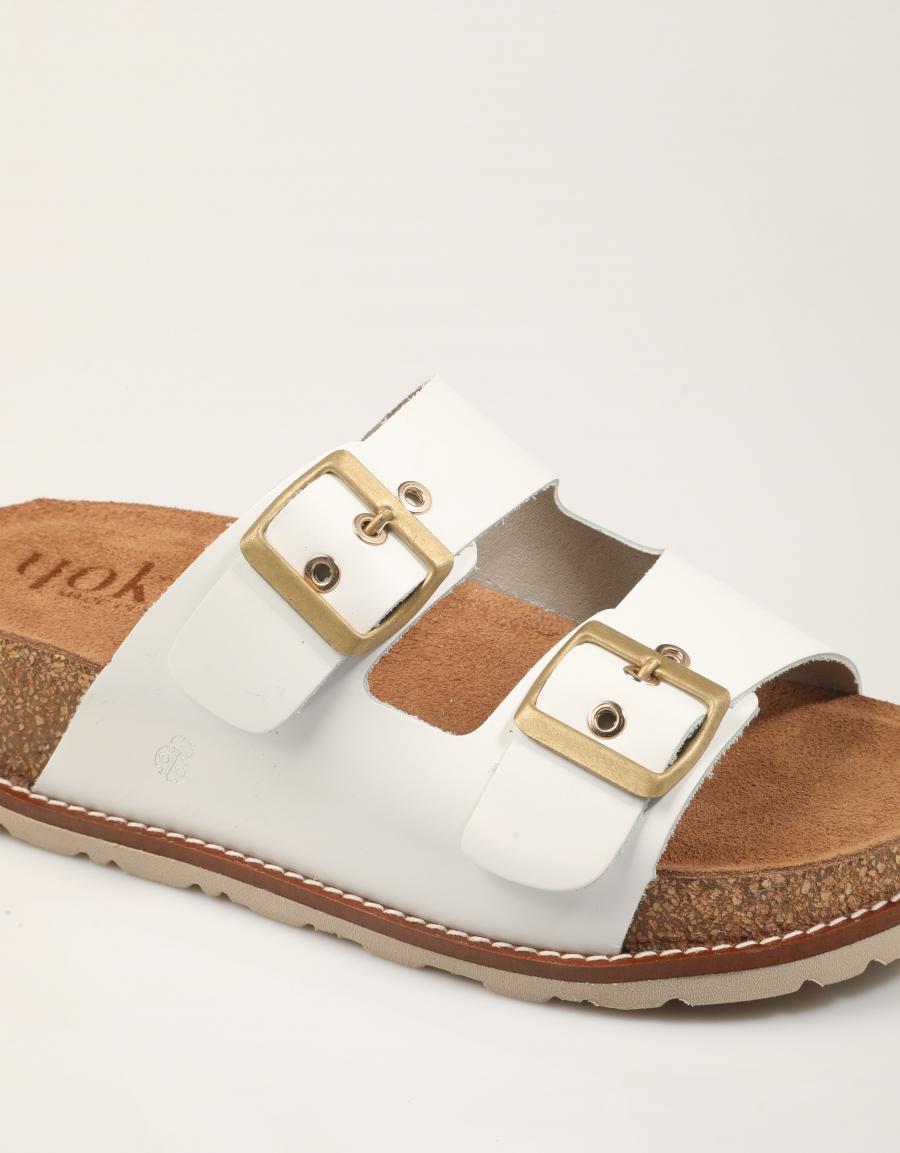 SANDALIAS YOKONO OCA 013 NAPA BLANCO en color Blanco
