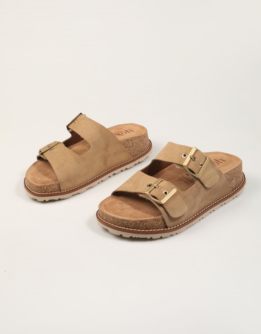 SANDALIAS YOKONO OCA 013 SERR-MUSHROOM en color Beige
