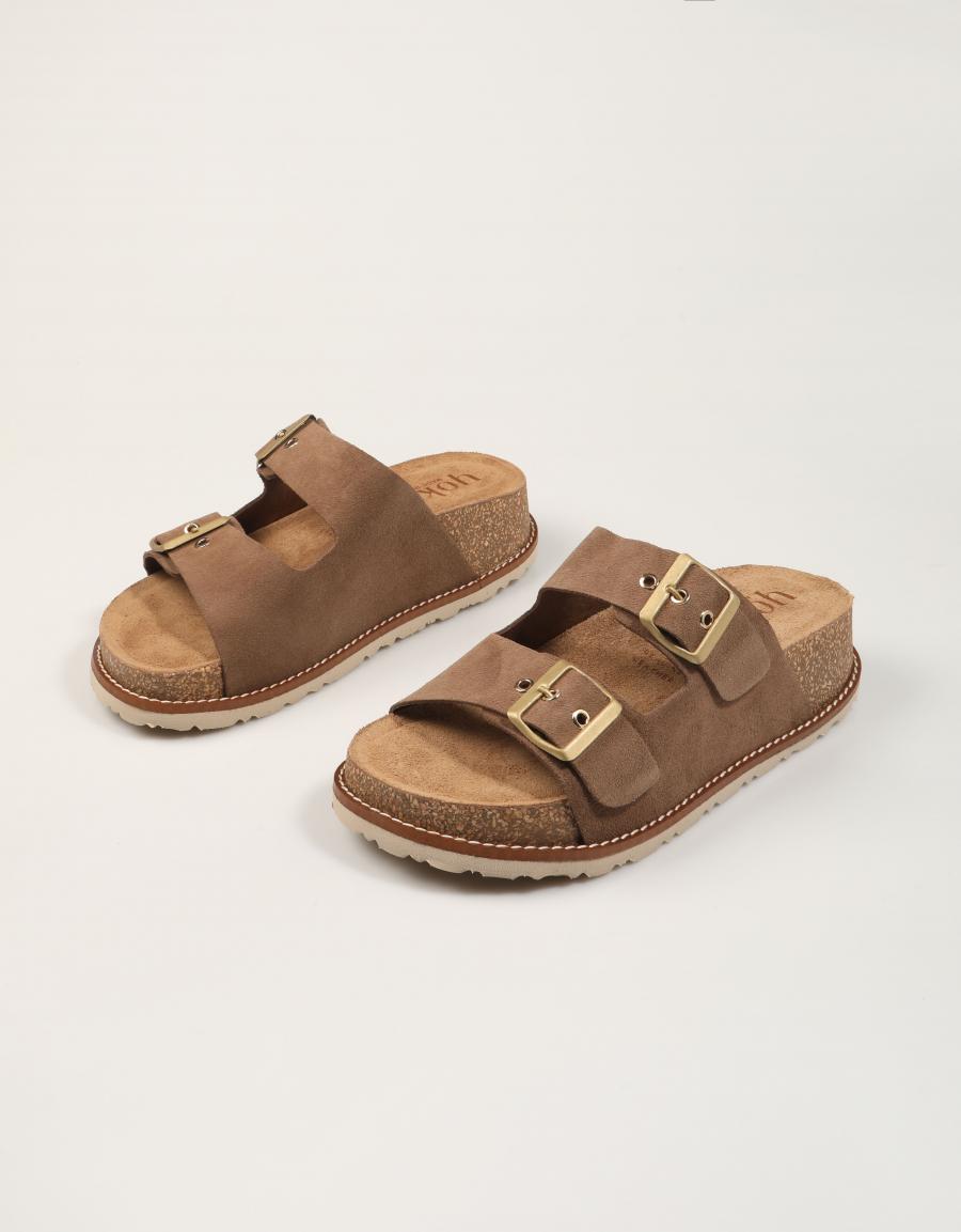 SANDALIAS YOKONO OCA 013 SERR LODO en color Marron