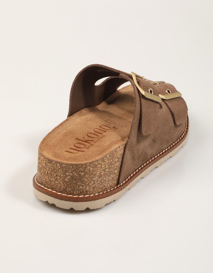 SANDALIAS YOKONO OCA 013 SERR LODO en color Marron