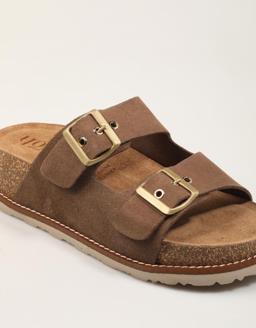 SANDALIAS YOKONO OCA 013 SERR LODO en color Marron