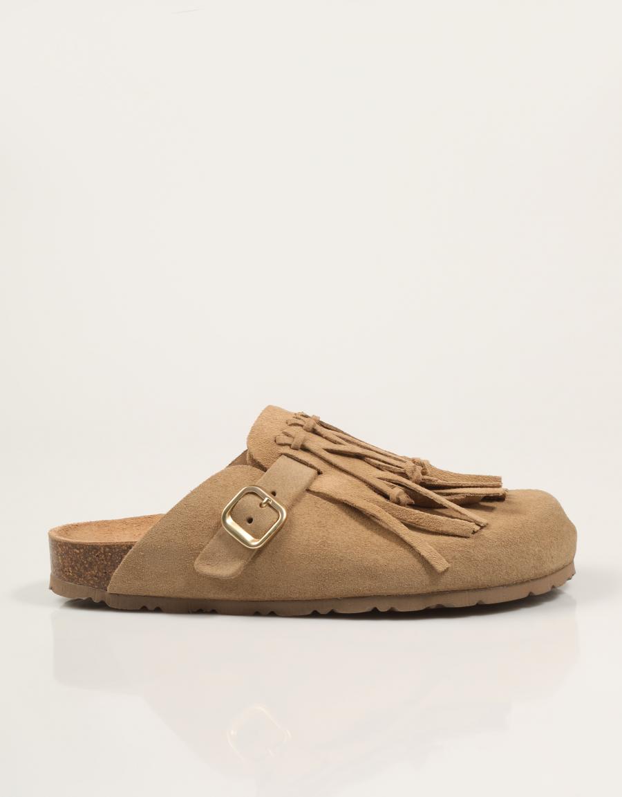 ZUECOS YOKONO ZUECO 260 SERR.MUSHROOM en color Beige