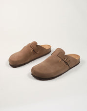 ZUECOS YOKONO ZUECO 599 SERR.LODO en color Marron