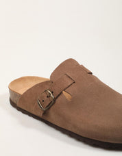 ZUECOS YOKONO ZUECO 599 SERR.LODO en color Marron