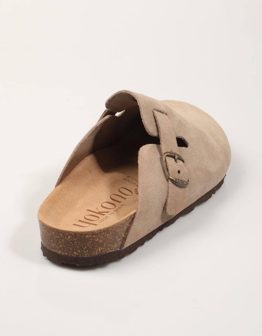 ZUECOS YOKONO ZUECO 599 SERR.PIEDRA en color Beige