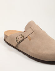 ZUECOS YOKONO ZUECO 599 SERR.PIEDRA en color Beige