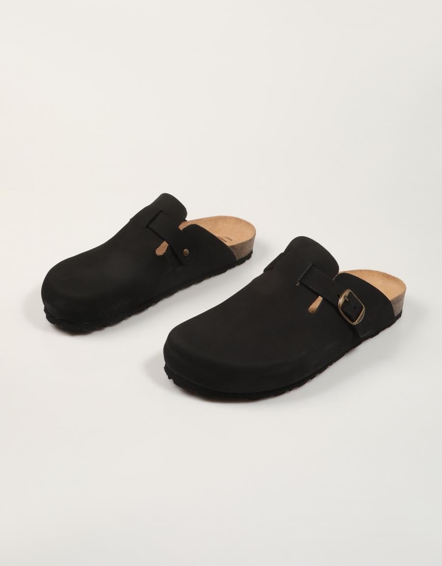 ZUECOS YOKONO ZUECO 599 NOBUCK NEGRO en color Negro