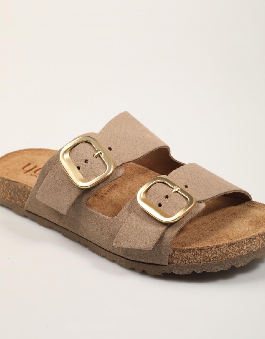 SANDALIAS YOKONO JERBA 700 SERRAJE PIEDRA en color Beige