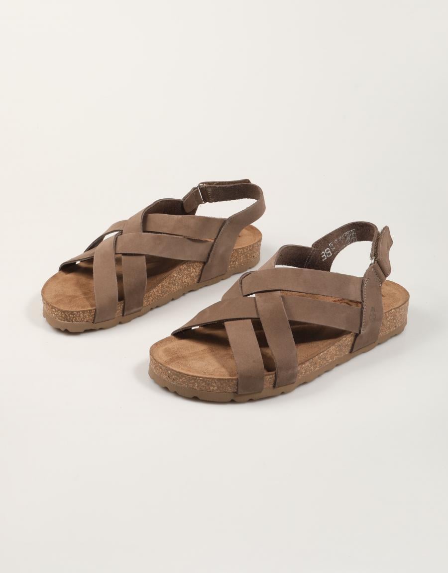 SANDALIAS YOKONO JERBA 260 NOBUCK TABACO en color Taupe