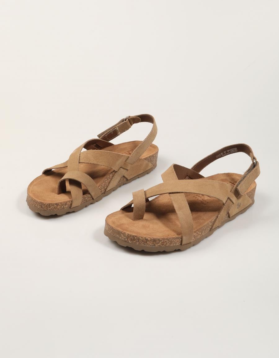 SANDALIAS YOKONO JERBA 718 SERRAJE MUSHROOM en color Beige
