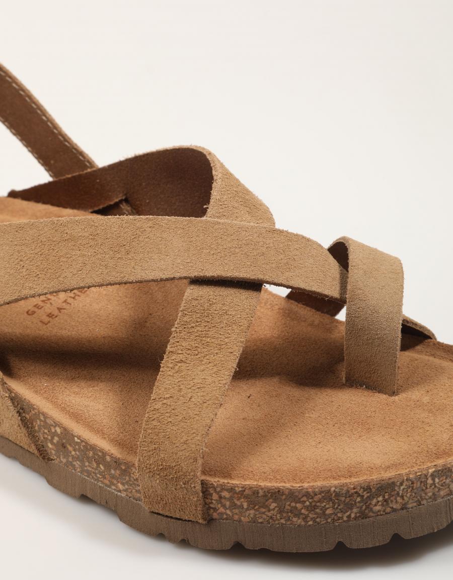 SANDALIAS YOKONO JERBA 718 SERRAJE MUSHROOM en color Beige