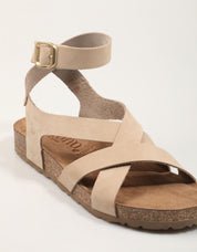 SANDALIAS YOKONO JERBA 261 NOBUCK SAND en color Beige