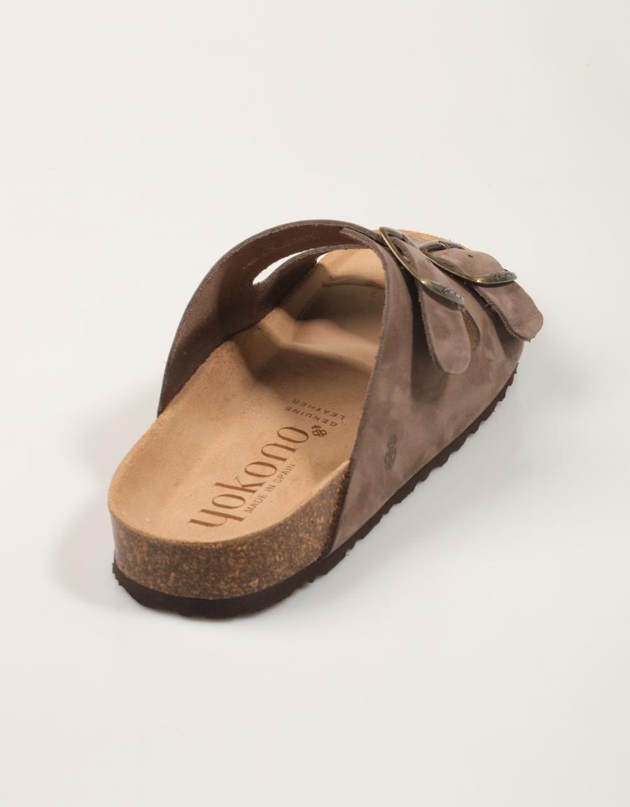 SANDALIAS YOKONO MACAM 150 NOBUCK TABACO en color Taupe