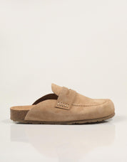 ZUECOS YOKONO ZUECO MOCASIN NOCE en color Beige