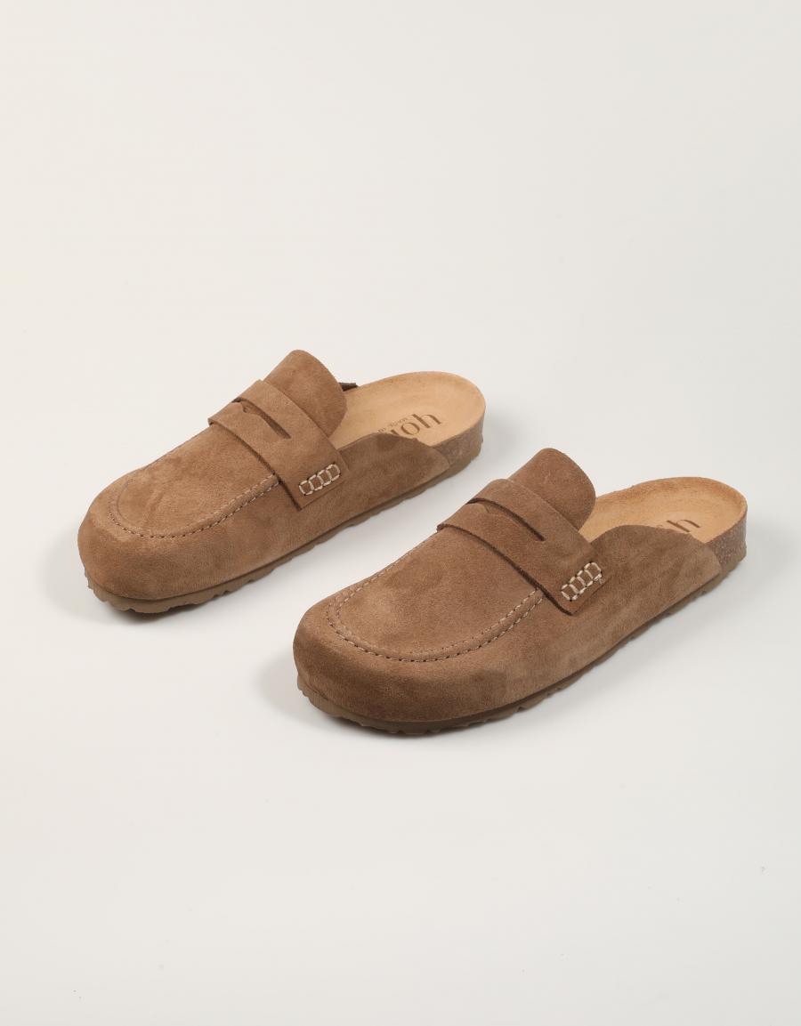 ZUECOS YOKONO ZUECO MOCASIN LODO en color Taupe