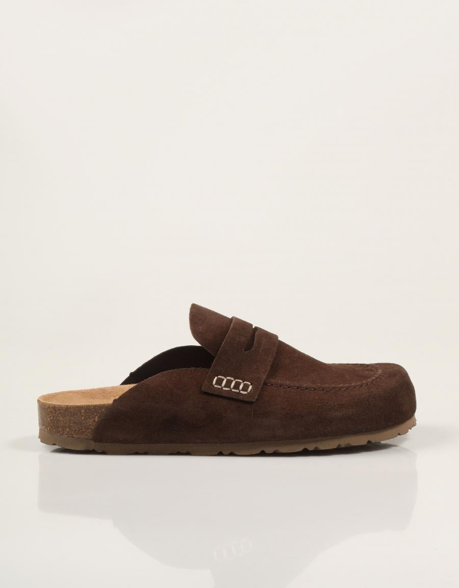 ZUECOS YOKONO ZUECO MOCASIN TESTA en color Marron