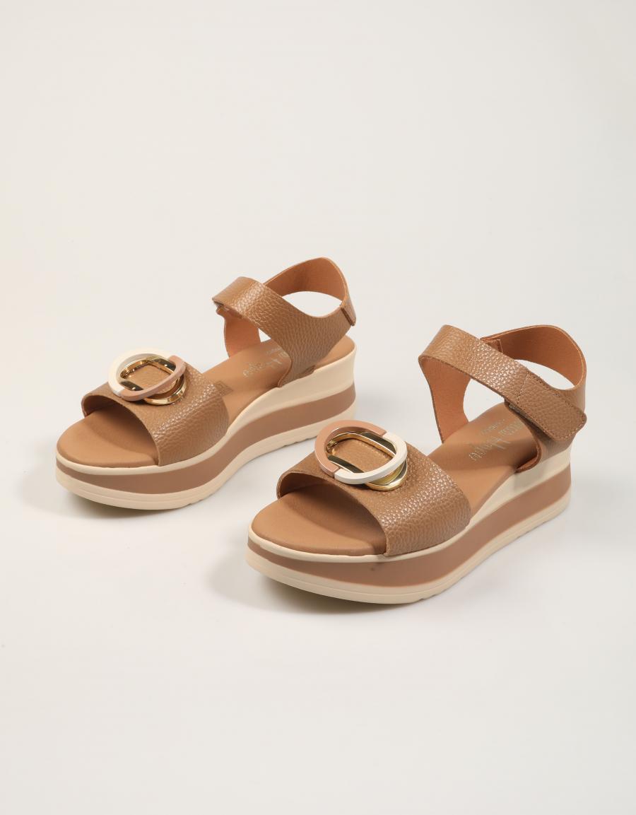SANDALIAS REBECCA HOPE SANDALIA TAUPE en color Taupe