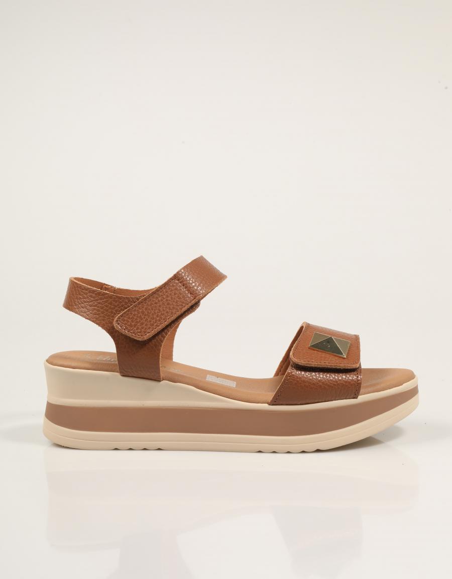SANDALIAS REBECCA HOPE SANDALIA ROBLE en color Cuero
