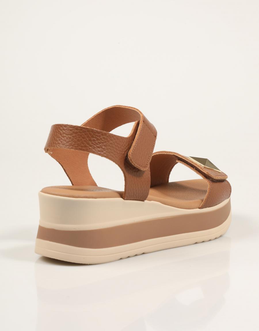 SANDALIAS REBECCA HOPE SANDALIA ROBLE en color Cuero