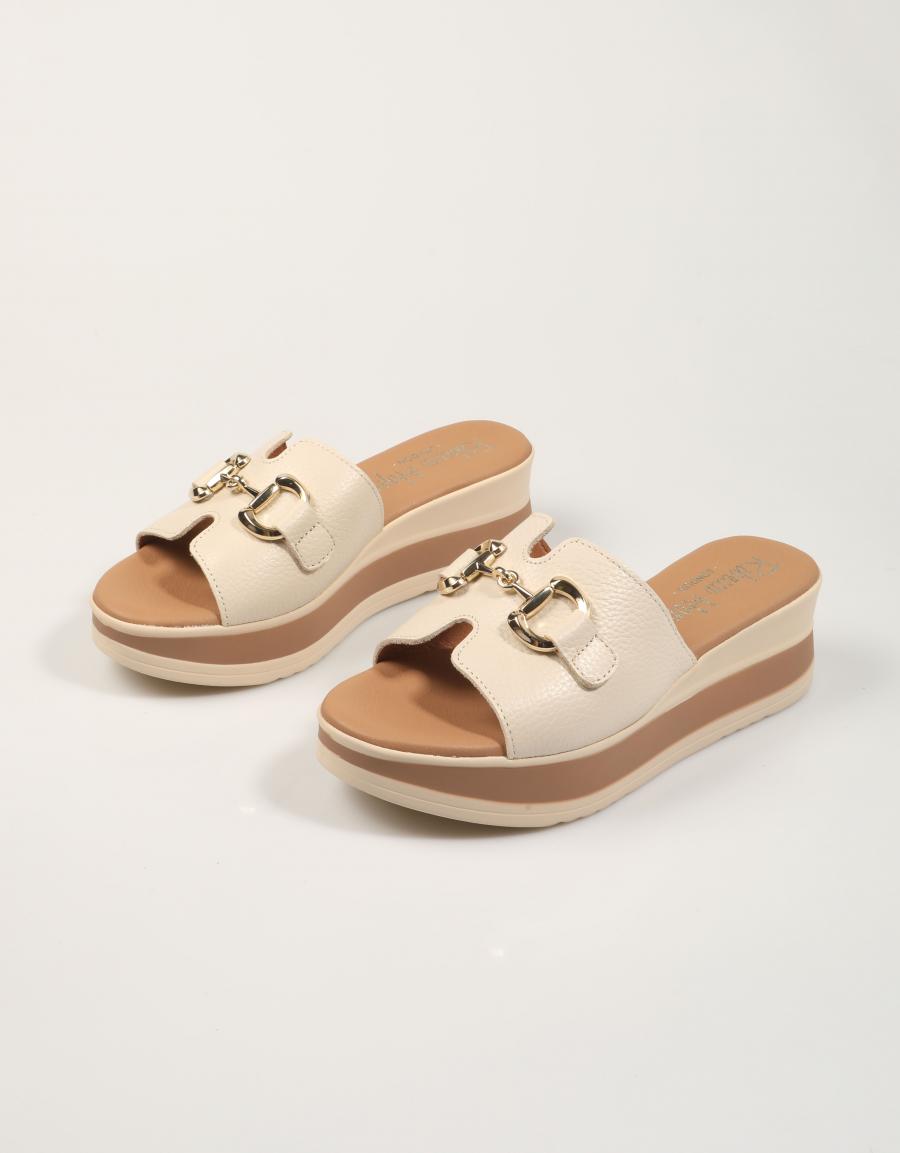 SANDALIAS REBECCA HOPE PALA HEBILLA HIELO en color Hielo