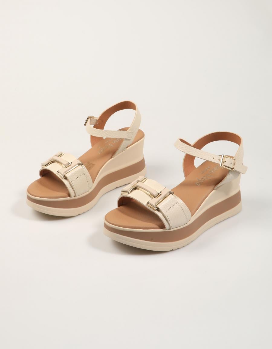 SANDALIAS REBECCA HOPE SANDALIA HIELO en color Beige