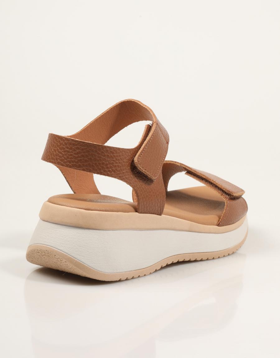 SANDALIAS REBECCA HOPE SANDALIA ROBLE en color Cuero