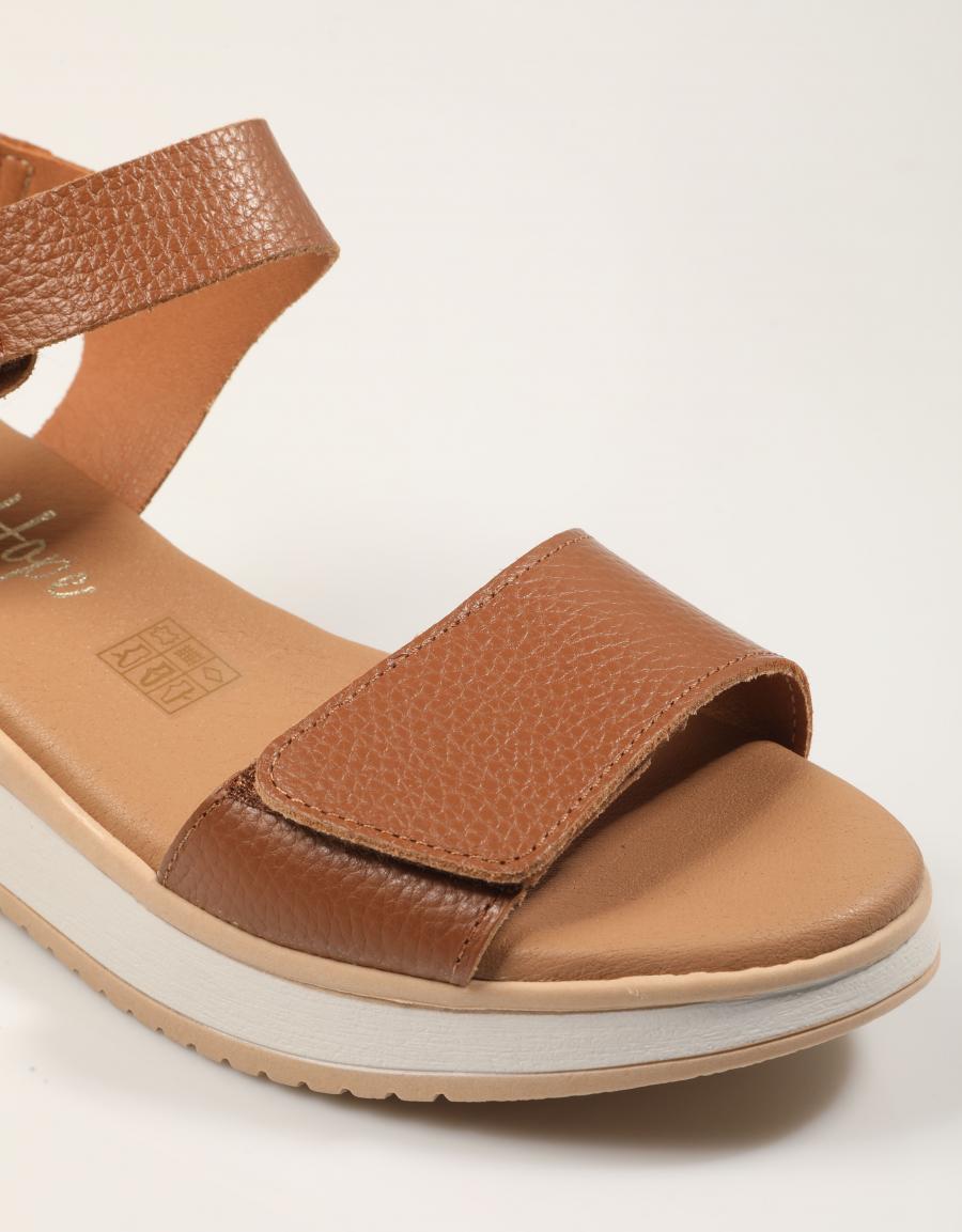 SANDALIAS REBECCA HOPE SANDALIA ROBLE en color Cuero