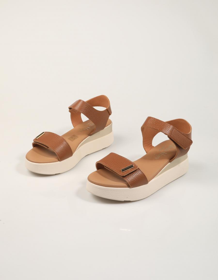 SANDALIAS REBECCA HOPE SANDALIA ROBLE en color Cuero