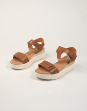 SANDALIAS REBECCA HOPE SANDALIA ROBLE en color Cuero