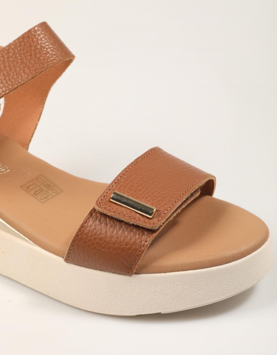SANDALIAS REBECCA HOPE SANDALIA ROBLE en color Cuero