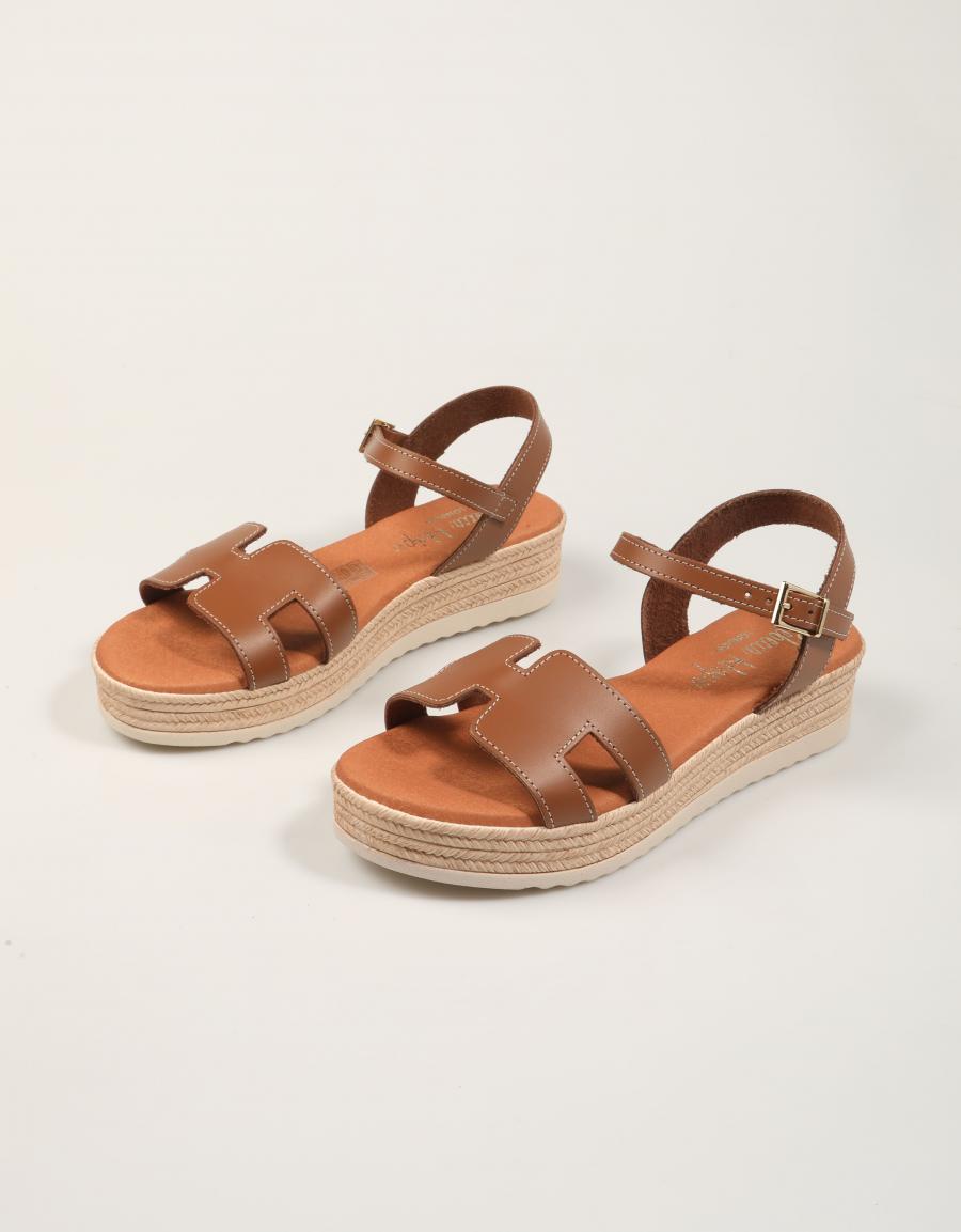 SANDALIAS REBECCA HOPE SANDALIA ROBLE en color Cuero