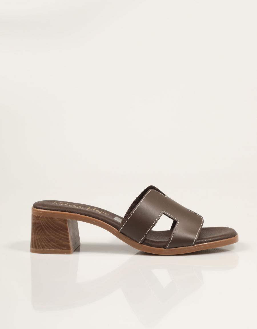 SANDALIAS REBECCA HOPE PALA MARRON en color Marron