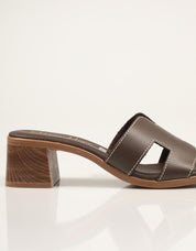 SANDALIAS REBECCA HOPE PALA MARRON en color Marron